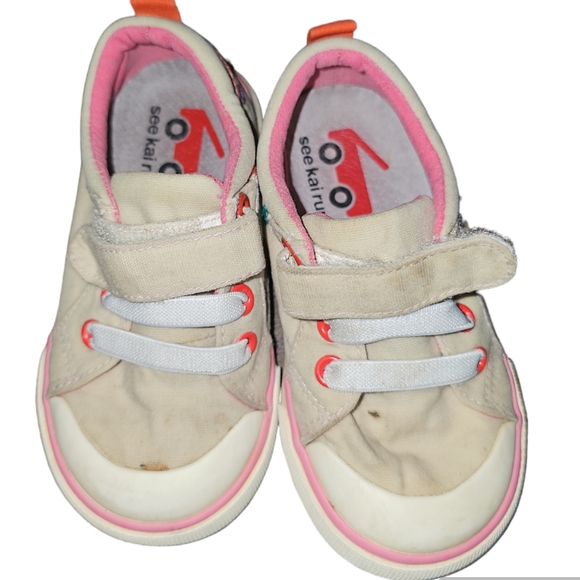 See Kai Run floral Velcro wide toe box sneaker Shoes for toddler girls - Picture 2 of 8